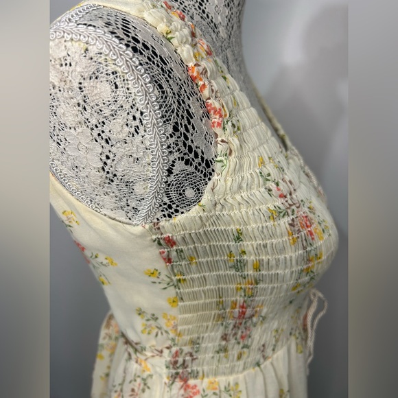 Vintage floral Gunne Sax style maxi dress with tiered skirt and matching shawl - Picture 3 of 15